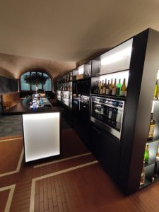 mobili-su-misura-per-ristorante-ferrara-THE-WINE-LAB-3