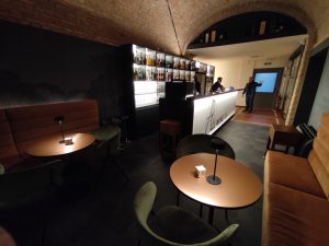 mobili-su-misura-per-ristorante-ferrara-THE-WINE-LAB-4