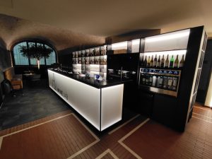 mobili-su-misura-per-ristorante-ferrara-THE-WINE-LAB-8